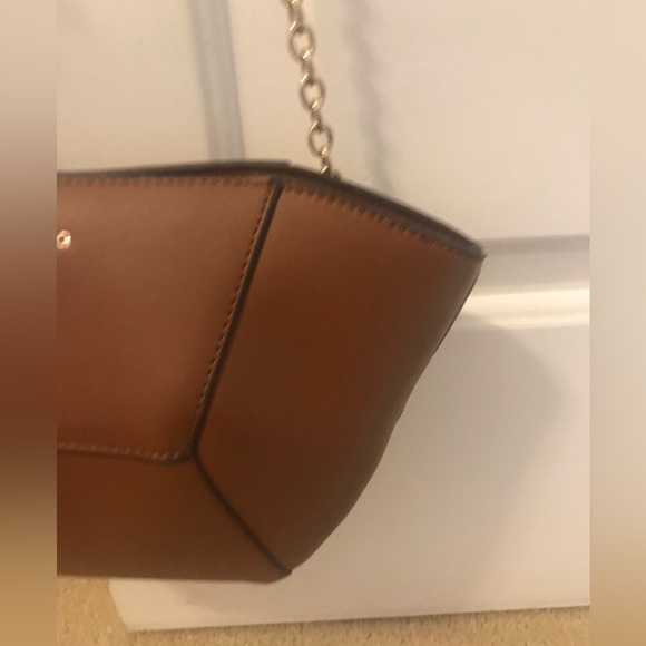 🆕🔥BCBG SUPER CUTE CHESTNUT BROWN LEATHER BUCKET&GOLD:HARDWARE CROSSBODY/PURSE - Picture 11 of 16